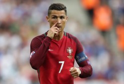 多米下载地址-布鲁诺·费尔南德斯复出首秀出彩，利雅得新月主场惊险巴黎圣日耳曼，豪取20连胜